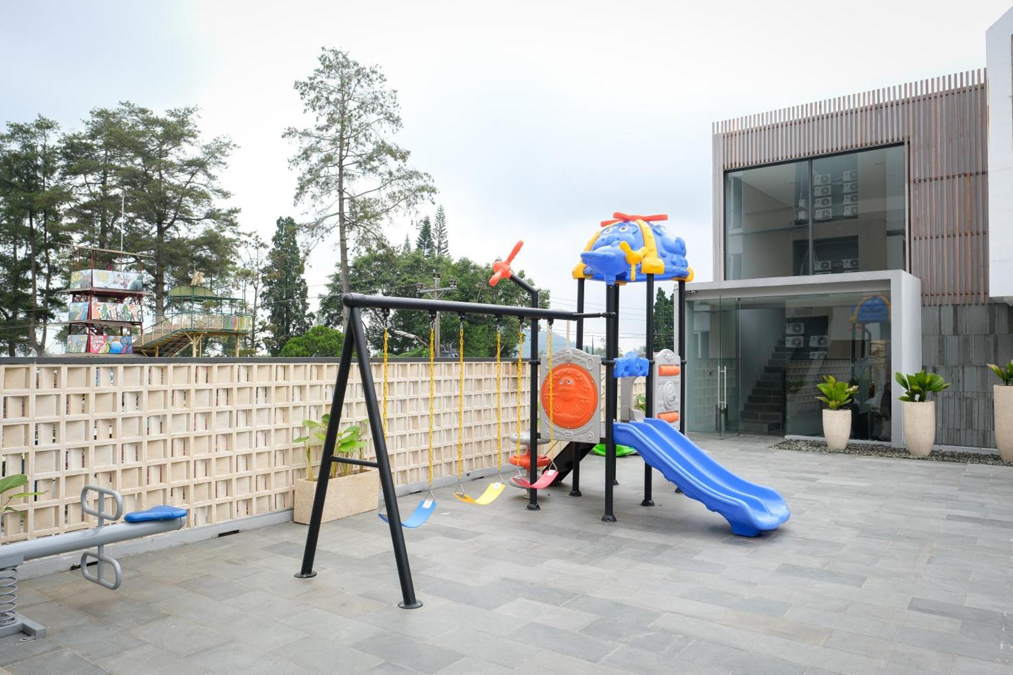 Facade Hotel By Azana Tawangmangu Exterior foto